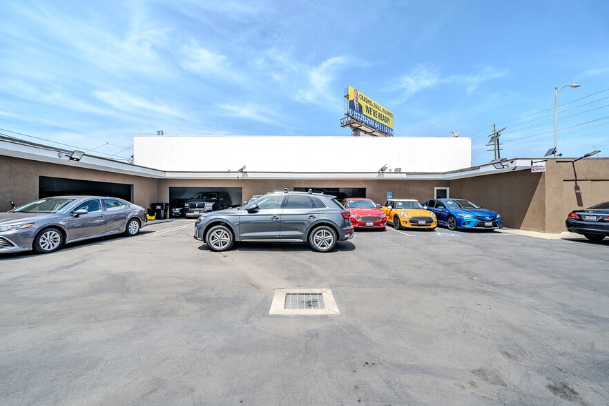 More Photos Of 5716 W Manchester Ave, Los Angeles Office For Sale