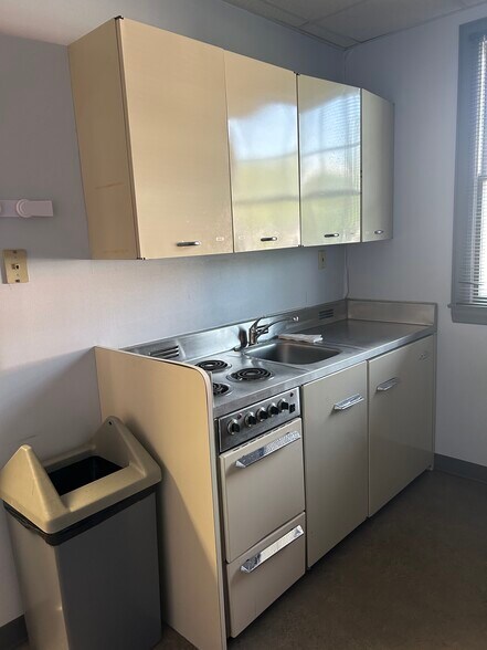 More Photos Of 2555 Creekwood Ct, Springfield Medical For Sale