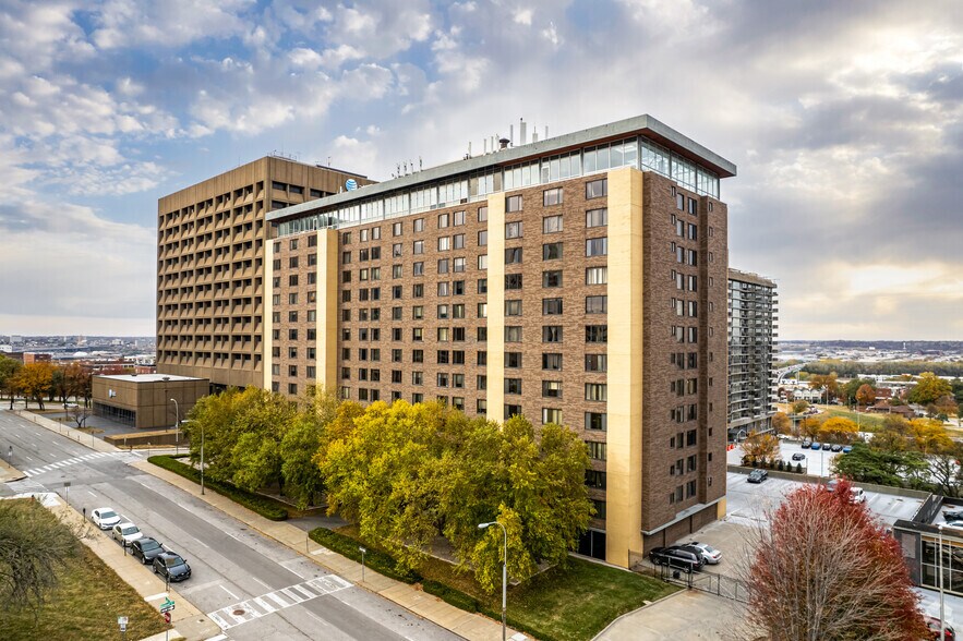 Primary Photo Of 600 E 8th St, Kansas City Apartments For Sale