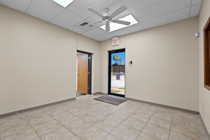 More Photos Of 311 N Waverly Ave, Springfield Warehouse For Lease