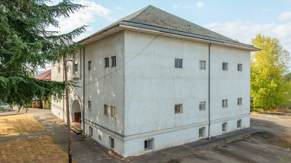 More Photos Of 229 E Monroe St, Carlton Apartments For Sale