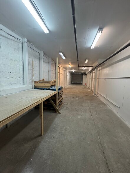 More Photos Of 140 Valley St, Tarrytown Warehouse For Lease