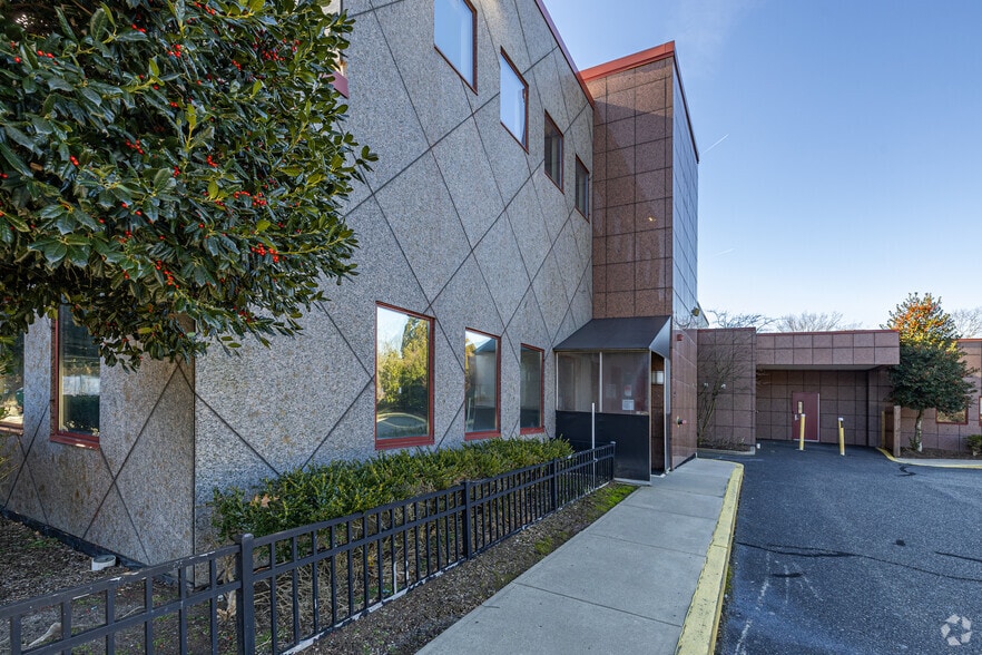 More Photos Of 197 Hance Ave, Tinton Falls Office For Sale