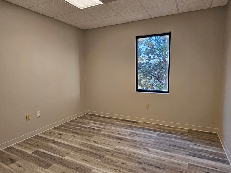 More Photos Of 2013 Lawrenceville Suwanee Rd, Lawrenceville Office For Lease
