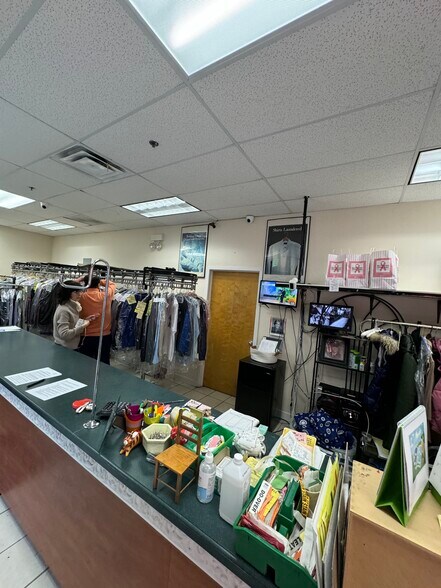 More Photos Of 1260 W Washington Blvd, Chicago Multifamily For Sale