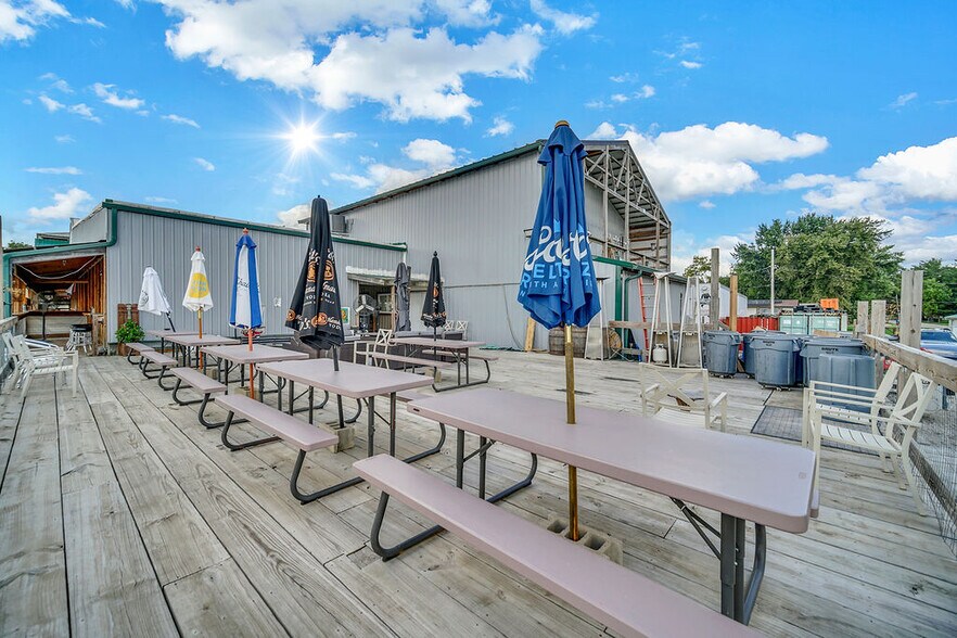 More Photos Of 602 Clark St, Utica Restaurant For Sale