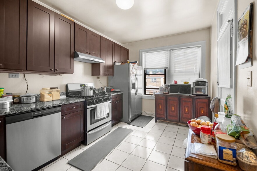 More Photos Of 6431-6433 N California Ave, Chicago Apartments For Sale