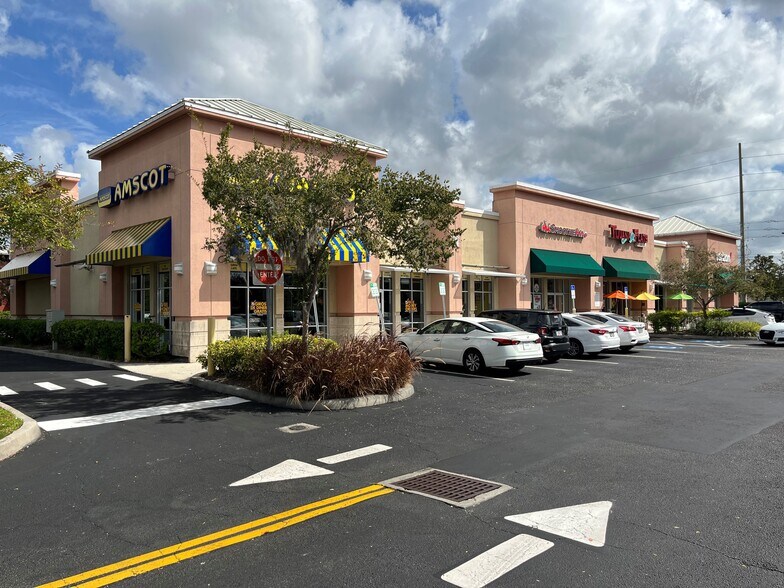 More Photos Of 17501 Preserve Walk Ln, Tampa General Retail For Lease