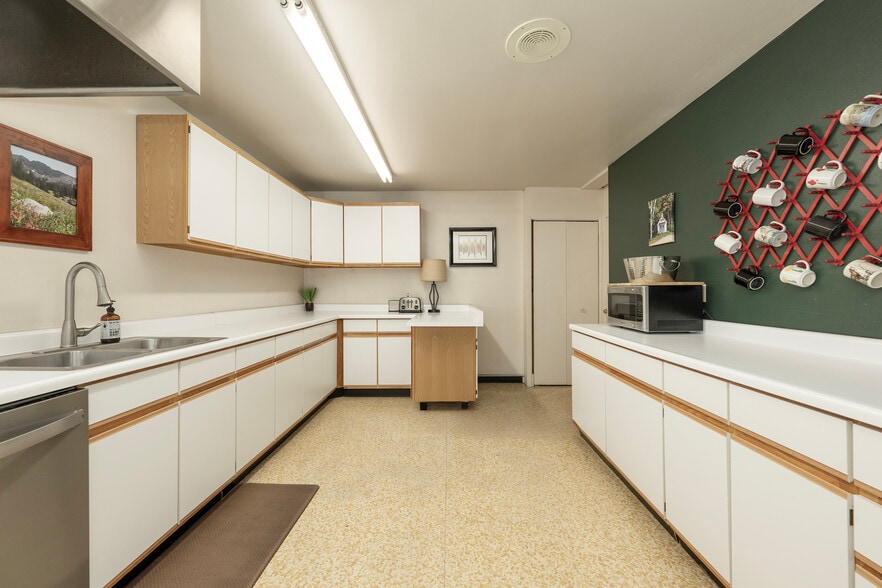 More Photos Of 312 4th Street St, Kremmling Light Manufacturing For Sale