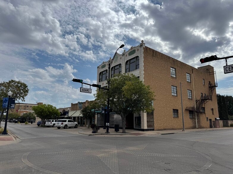 More Photos Of 516 Center Ave, Brownwood Storefront For Sale