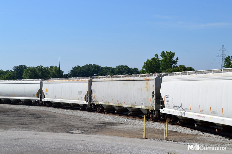 More Photos Of 1564 Firestone Pky, Akron Warehouse For Lease
