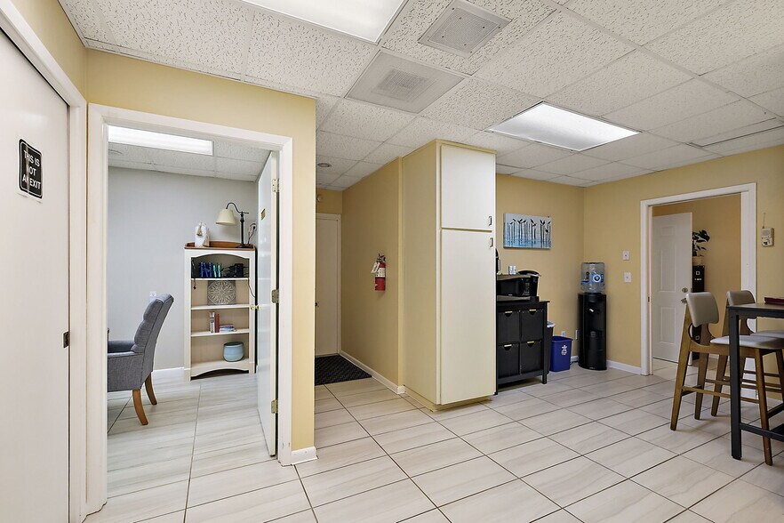 More Photos Of 609 W Montrose St, Clermont Office For Sale