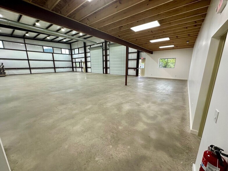 More Photos Of 10020 Darden Hill Rd, Austin Unknown For Lease