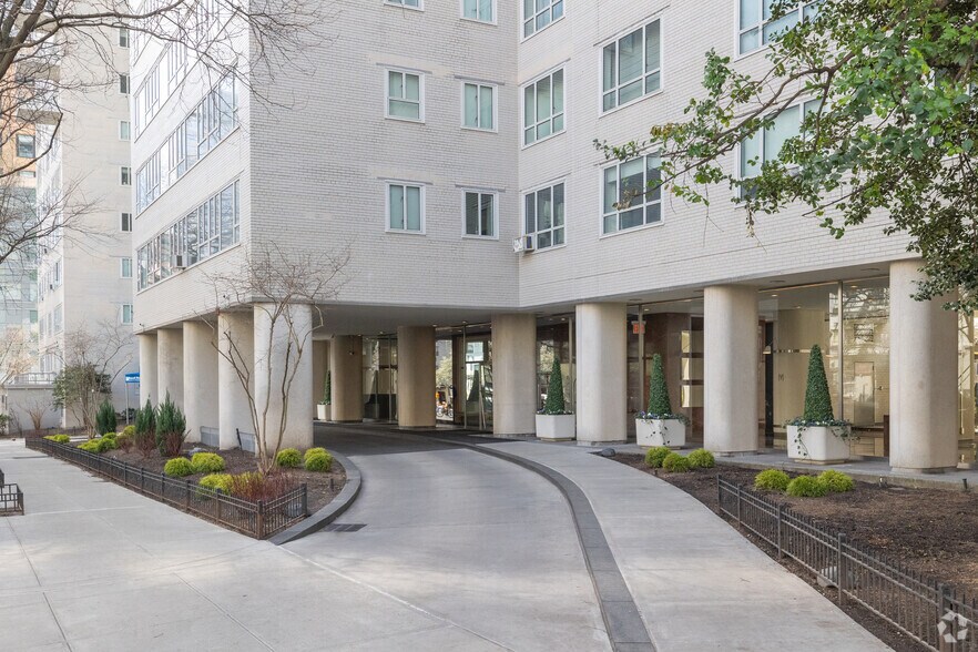 More Photos Of 200 E 66th St, New York Apartments For Lease