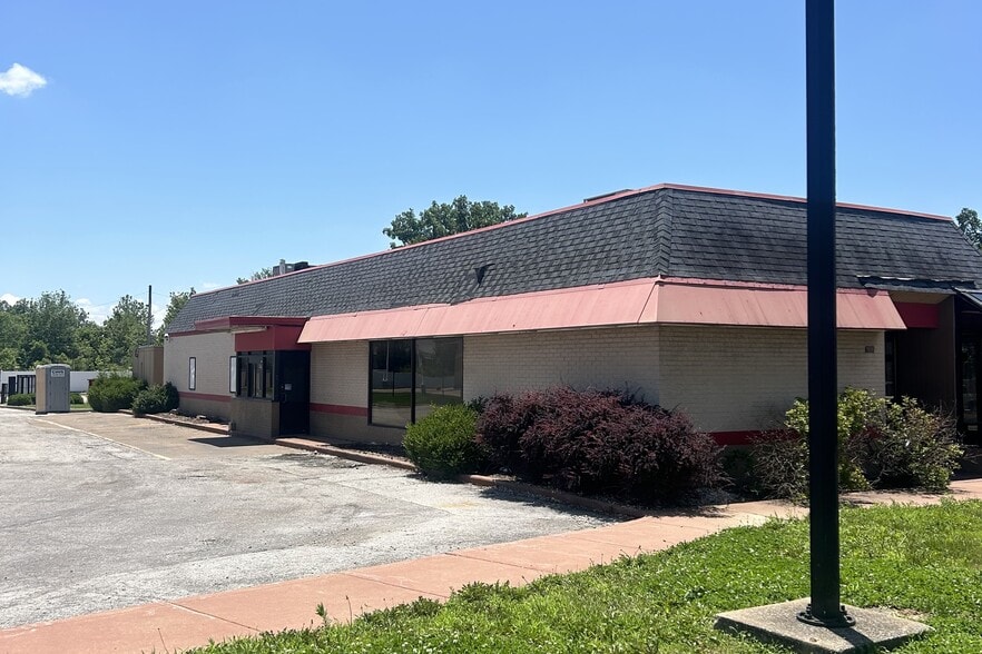 Primary Photo Of 11938 Dorsett Rd, Maryland Heights Fast Food For Lease