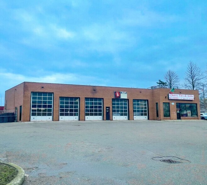 Primary Photo Of 1810 Wilson Ave, Toronto Auto Repair For Lease