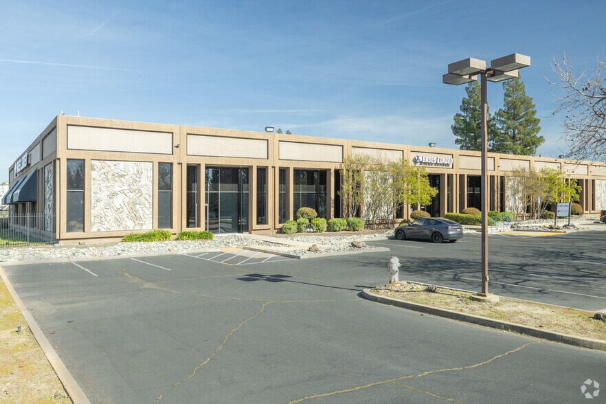 More Photos Of 11455 Folsom Blvd, Rancho Cordova Showroom For Sale