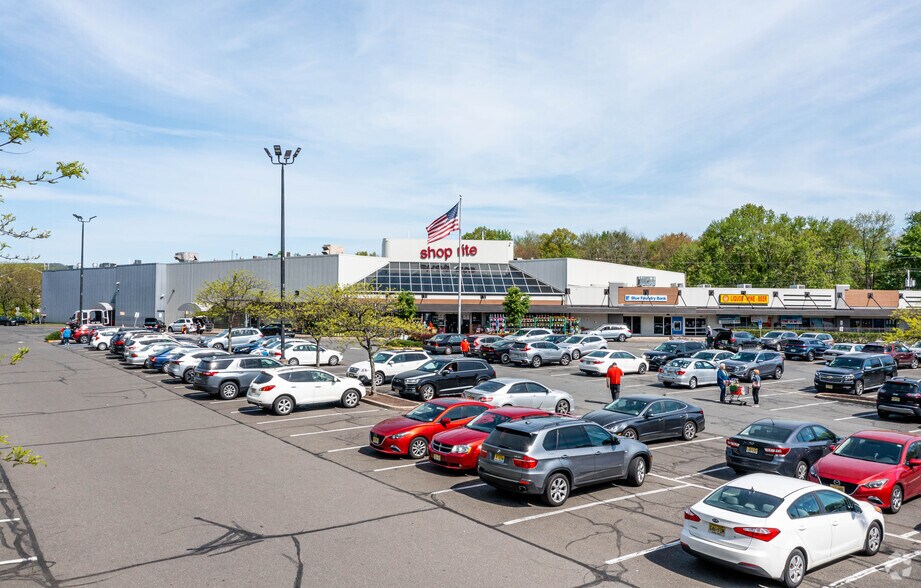 More Photos Of 60 Beaverbrook Rd, Lincoln Park Unknown For Lease