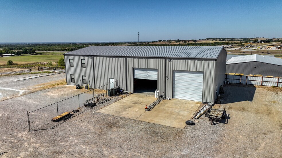 More Photos Of 125 Winners Cir, Weatherford Showroom For Sale