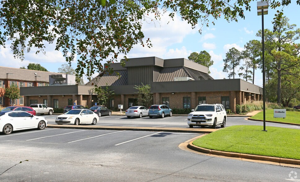 More Photos Of 2425 Westgate Dr, Albany Office For Lease