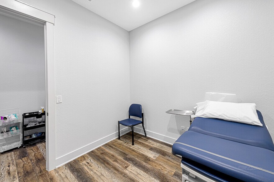 More Photos Of 225 Bella Katy Dr, Katy Medical For Sale