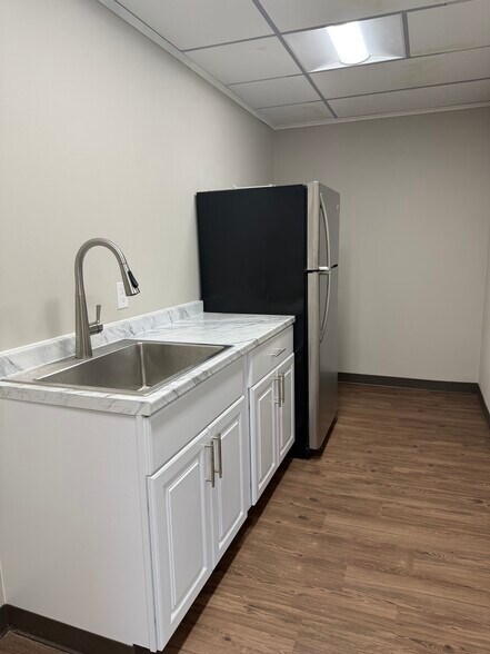 More Photos Of 1018 W Main St, Arlington Medical For Lease