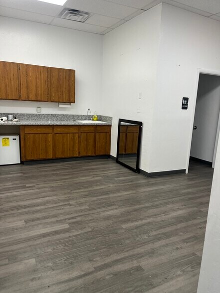 More Photos Of 5650 S 12th Ave, Tucson Unknown For Lease