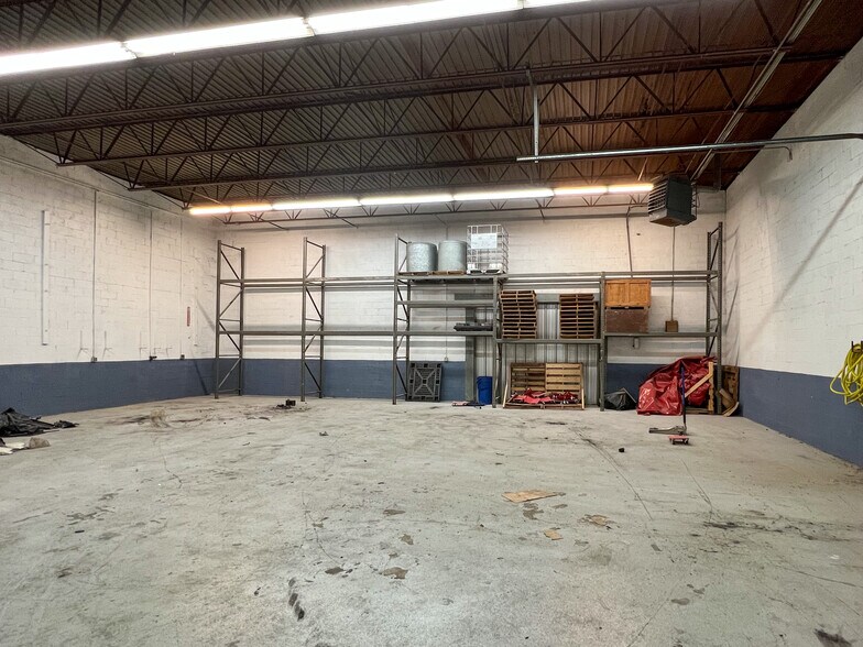 More Photos Of 4733 Don Dr, Dallas Warehouse For Sale
