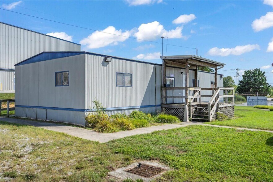 More Photos Of 1230 Pottertown Rd, Midway Distribution For Sale