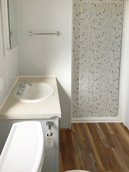 More Photos Of 910 Memorial Dr, Cortez Manufactured Housing Mobile Home Park For Sale