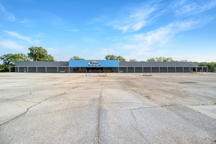 More Photos Of 300-314 E Main St, Parsons Freestanding For Sale