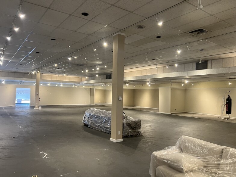 More Photos Of 345 W 18th St, Merced Storefront For Sale