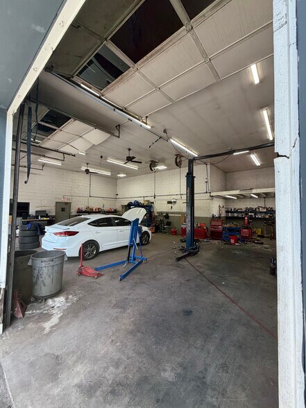 More Photos Of 6501 Crain Hwy, Bowie Auto Dealership For Lease