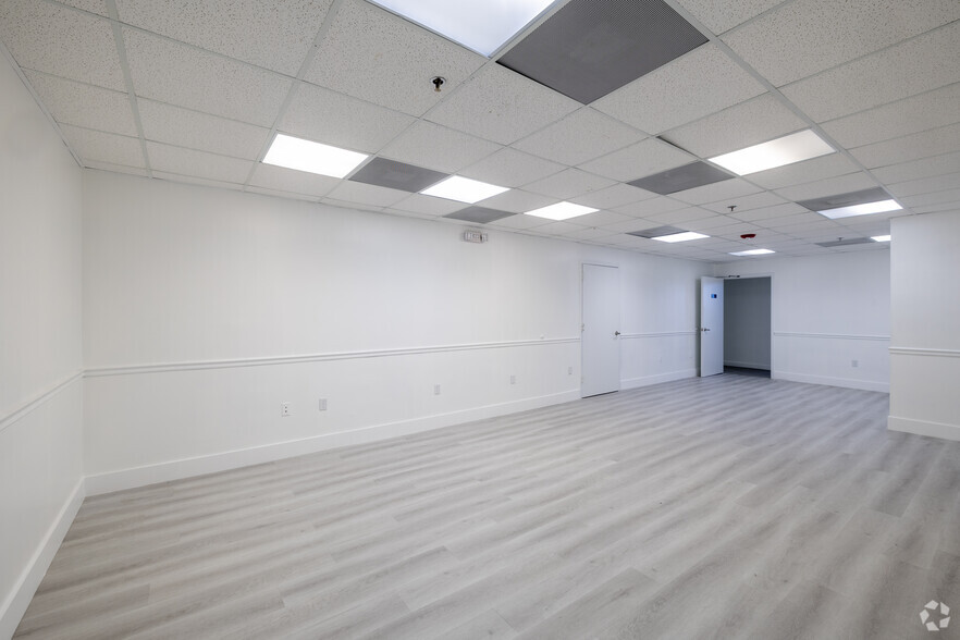 More Photos Of 12550 Biscayne Blvd, North Miami Medical For Sale