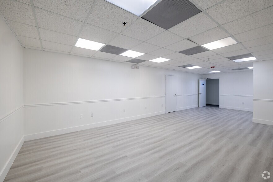 More Photos Of 12550 Biscayne Blvd, North Miami Medical For Sale