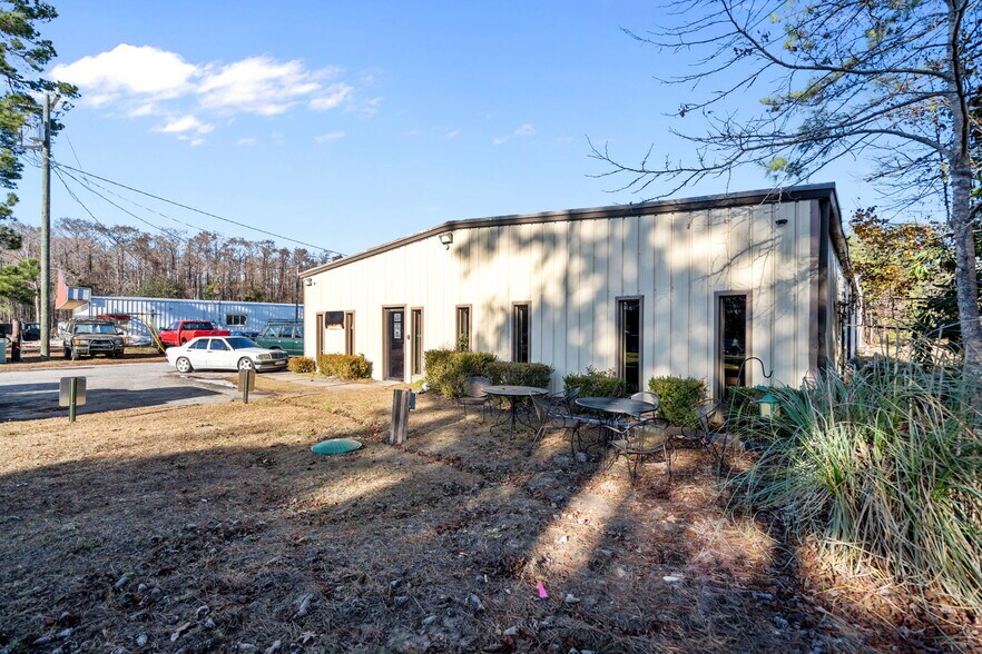 More Photos Of 4704 N College Rd, Castle Hayne Warehouse For Lease