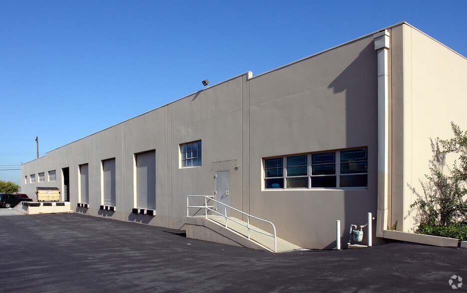 More Photos Of 13007 S Western Ave, Gardena Warehouse For Lease