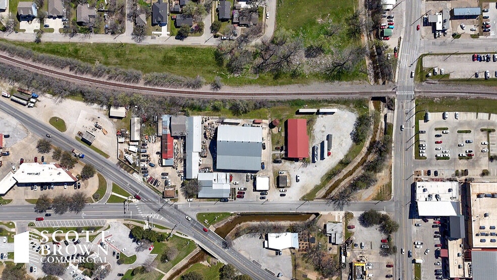 More Photos Of 320 Bell Pl, Denton Industrial For Sale