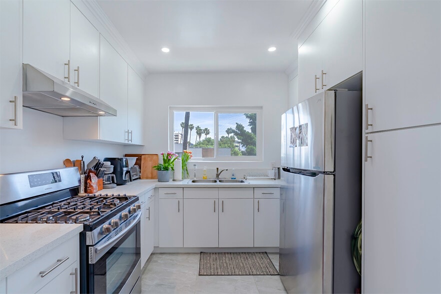 More Photos Of 741 S Hobart Blvd, Los Angeles Apartments For Sale