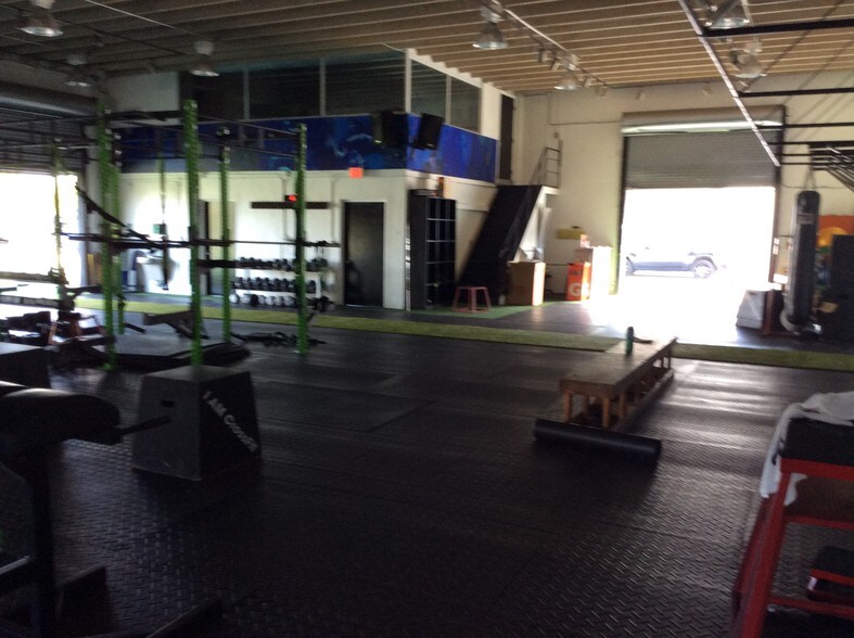 More Photos Of 3075 SW 28th St, Miami Warehouse For Lease