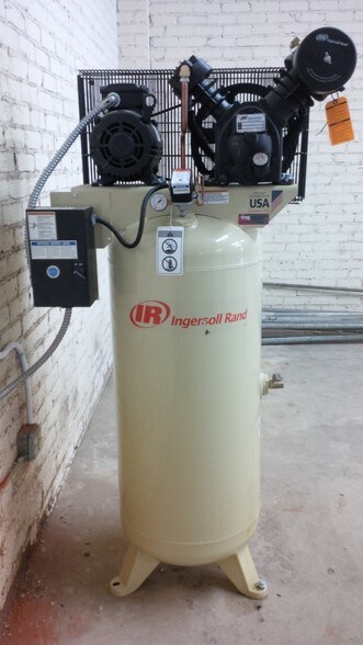 More Photos Of 14850 Calvert St, Van Nuys Service For Lease