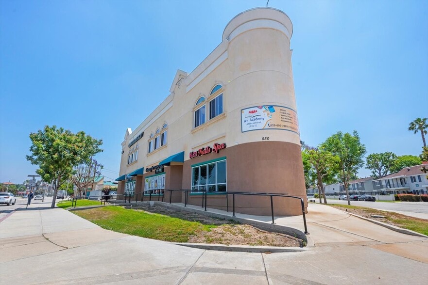 More Photos Of 550 S Glendora Ave, West Covina Storefront Retail Office For Lease