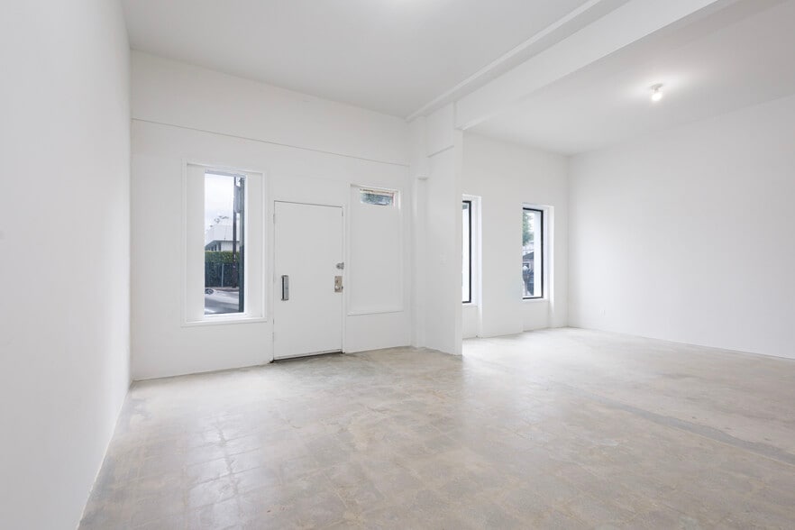 More Photos Of 1157 S Robertson Blvd, Los Angeles Flex For Lease