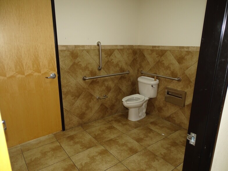 More Photos Of 750 Coronado Center Dr, Henderson Medical For Lease