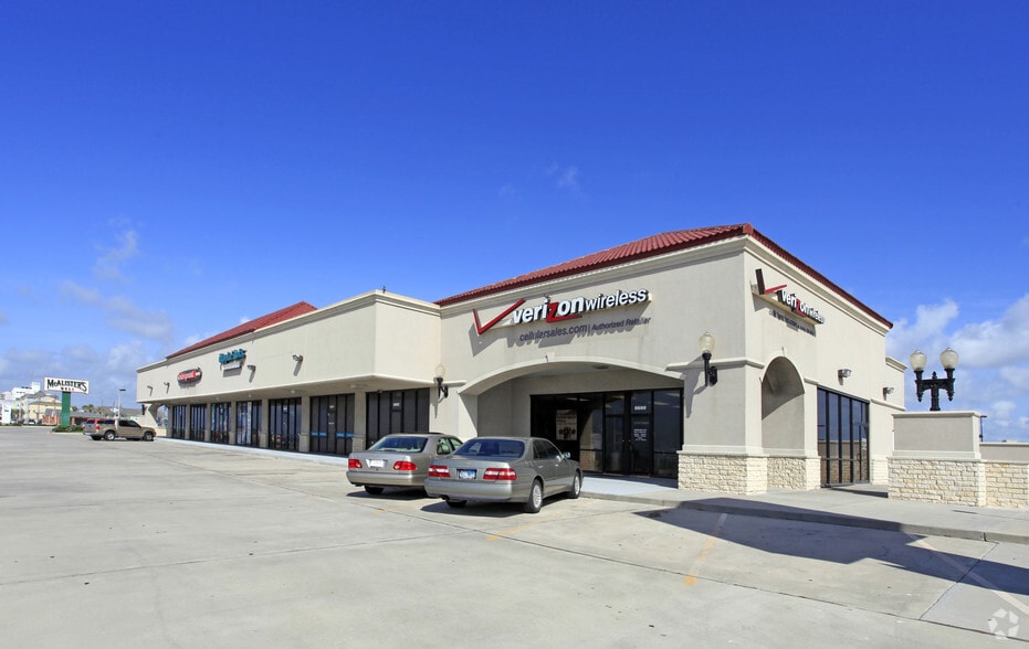 More Photos Of 6600-6612 Seawall Blvd, Galveston Unknown For Lease