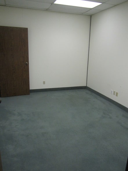 More Photos Of 5449 Bear Ln, Corpus Christi Flex For Lease