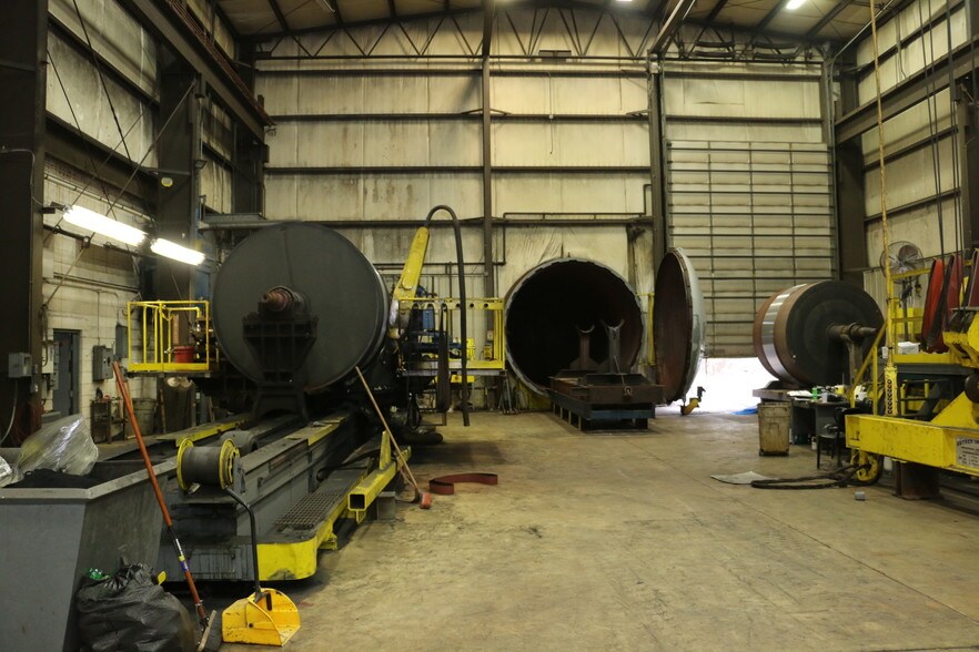 More Photos Of 28530 Reynolds St, Inkster Manufacturing For Lease