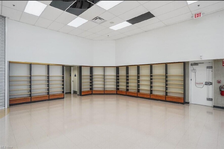 More Photos Of 475 E 185th St, Euclid Drugstore For Sale