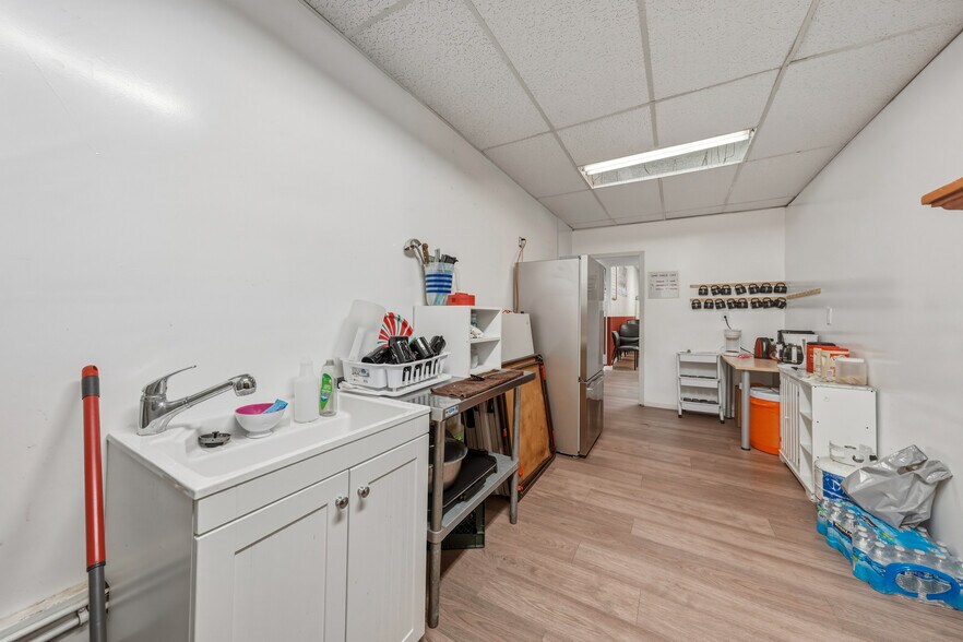 More Photos Of 14420 Lakeshore Dr, Clearlake Office For Sale
