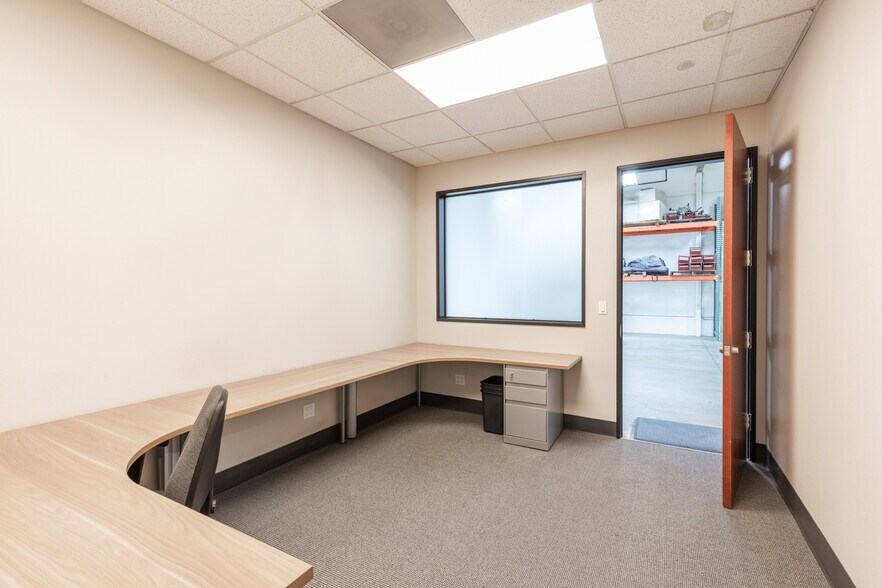 More Photos Of 600 American Way, Windsor Warehouse For Lease